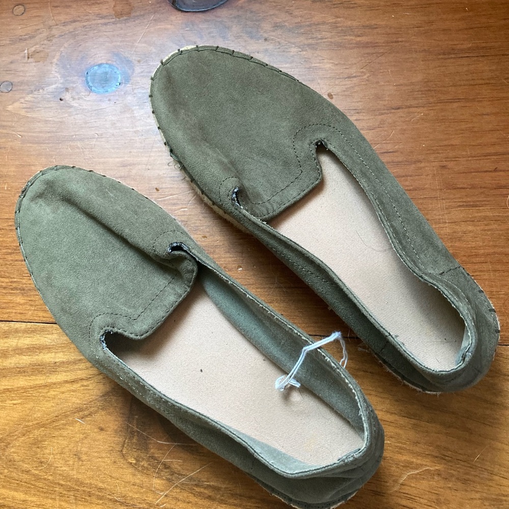 Size 8 olive green flats
